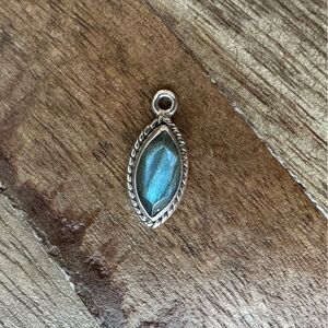 Flashy Mini Labradorite Pendant